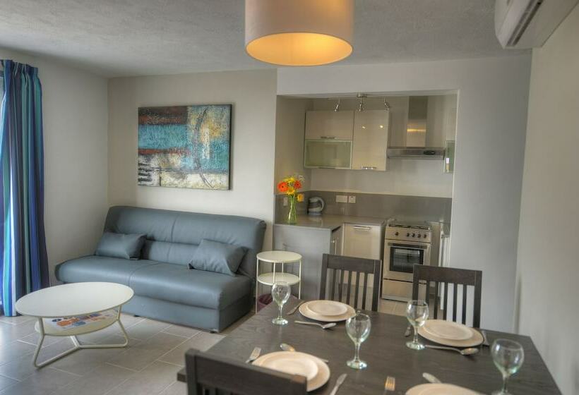 سوئیت پنت هاوس, Luna Holiday Complex