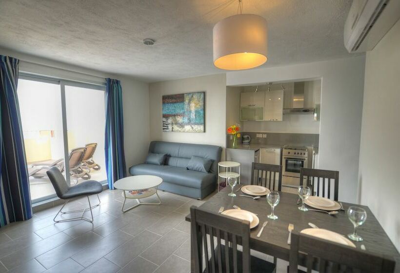 سوئیت پنت هاوس, Luna Holiday Complex