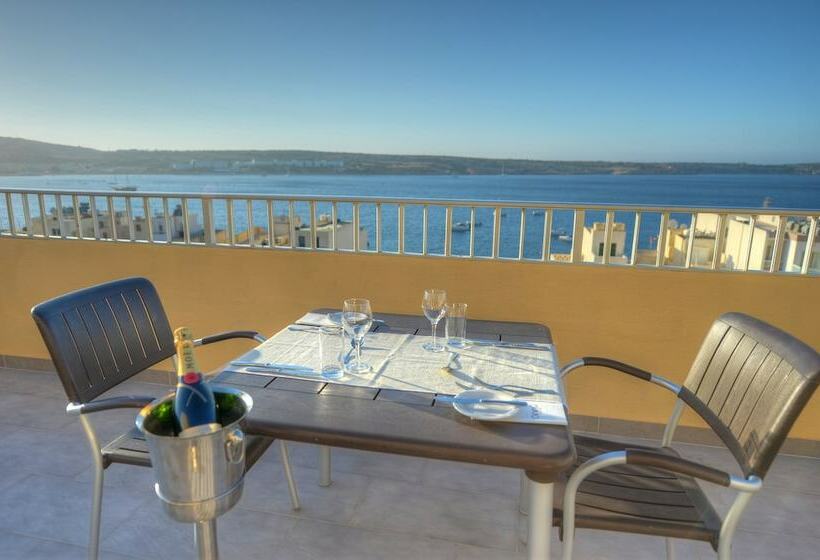 سوئیت پنت هاوس, Luna Holiday Complex