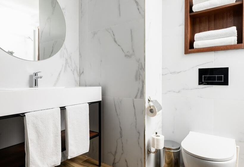 استودیوی سوپریور, Luna Holiday Complex