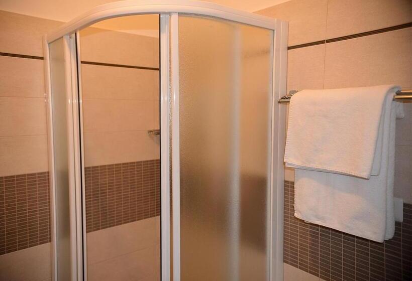 غرفة قياسية ثلاثية, Regina Delle Dolomiti