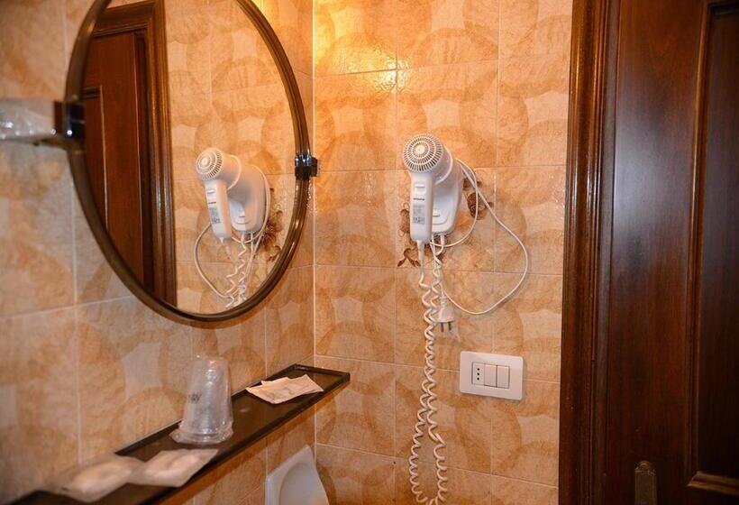 غرفة قياسية ثلاثية, Regina Delle Dolomiti