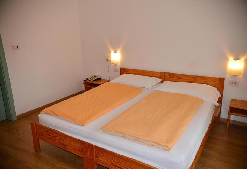 غرفة قياسية مزوَّدة بشُرفة, Regina Delle Dolomiti