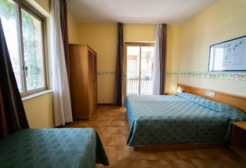 Номер Стандарт Трехместный, San Pietro