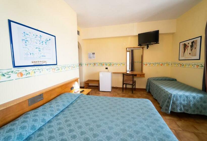 Номер Стандарт Трехместный, San Pietro