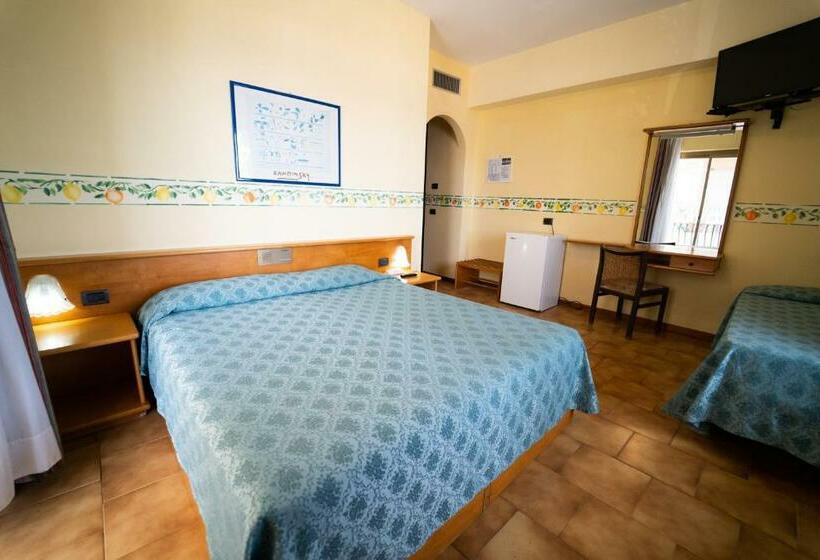 Номер Стандарт Трехместный, San Pietro