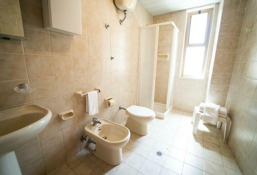 اتاق استاندارد سه نفره, San Pietro