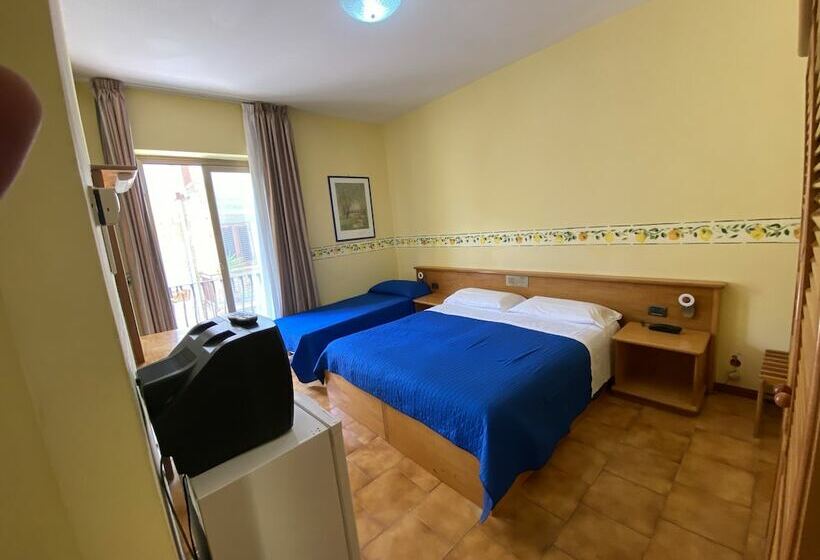 Номер Стандарт Трехместный, San Pietro