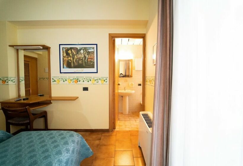 Номер Economy, San Pietro