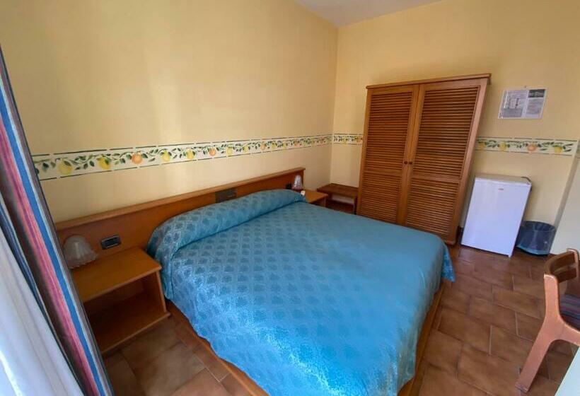 Номер Стандарт с Балконом, San Pietro