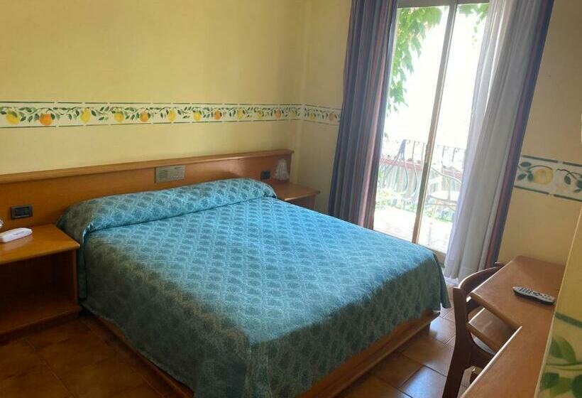 Номер Стандарт с Балконом, San Pietro