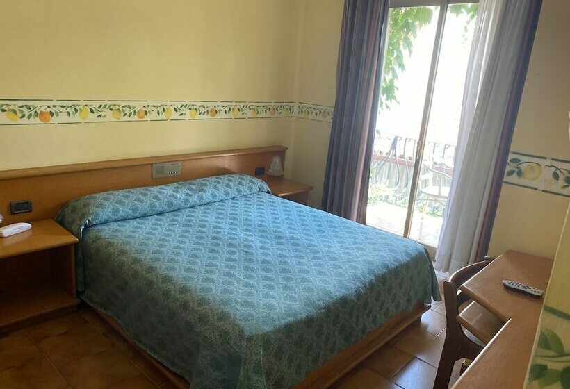 Номер Стандарт с Балконом, San Pietro