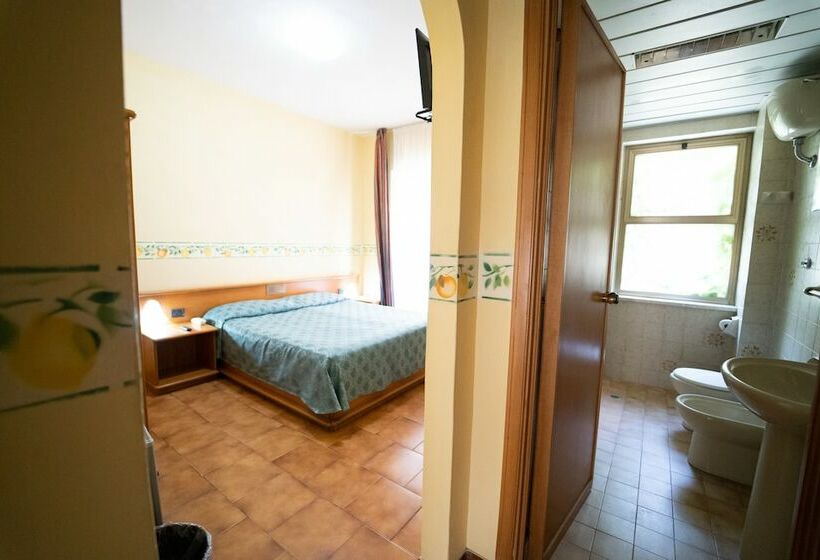 Номер Стандарт с Балконом, San Pietro