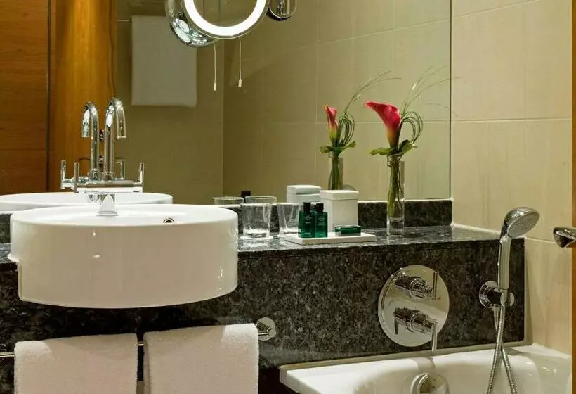 اتاق سوپریور با تخت بزرگ, Sofitel London Heathrow