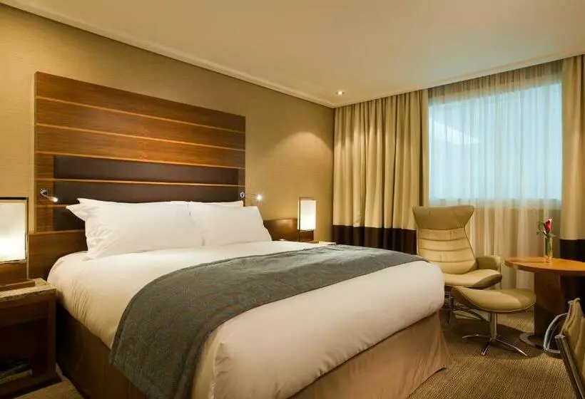 اتاق سوپریور با تخت بزرگ, Sofitel London Heathrow
