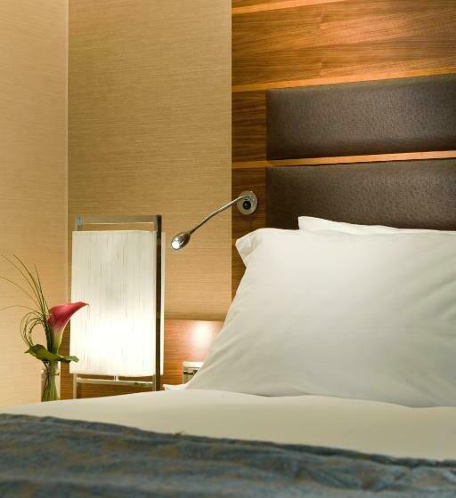 带双人床的经典房间, Sofitel London Heathrow