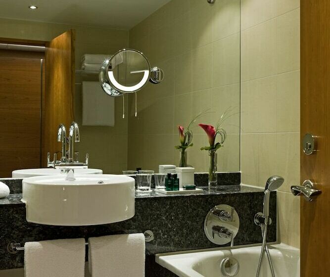 带双人床的经典房间, Sofitel London Heathrow