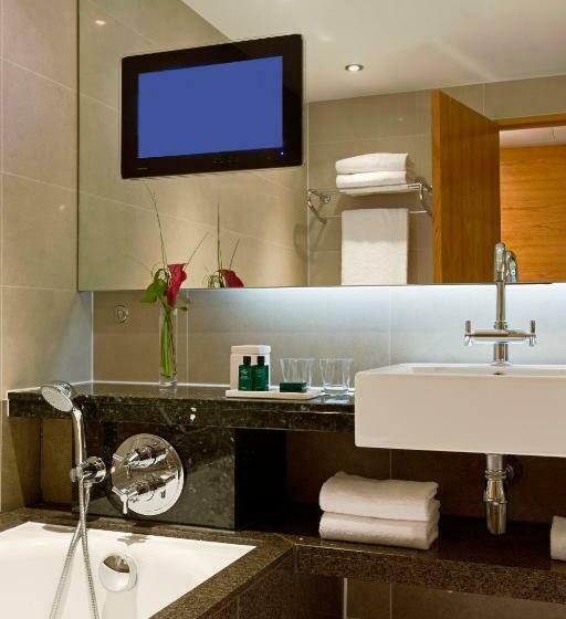 带大床的豪华间, Sofitel London Heathrow