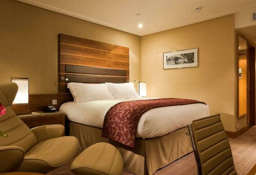 带大床的豪华间, Sofitel London Heathrow