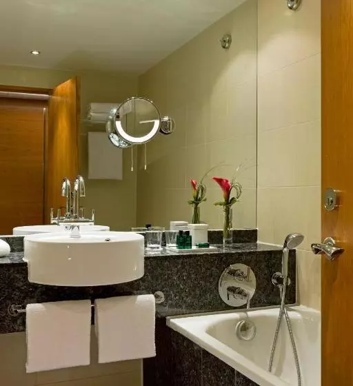 اتاق سوپریور با تخت بزرگ, Sofitel London Heathrow
