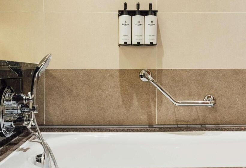 带大床的高级房间, Sofitel London Heathrow