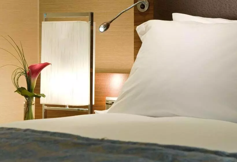 اتاق کلاسیک با تخت دوبل, Sofitel London Heathrow
