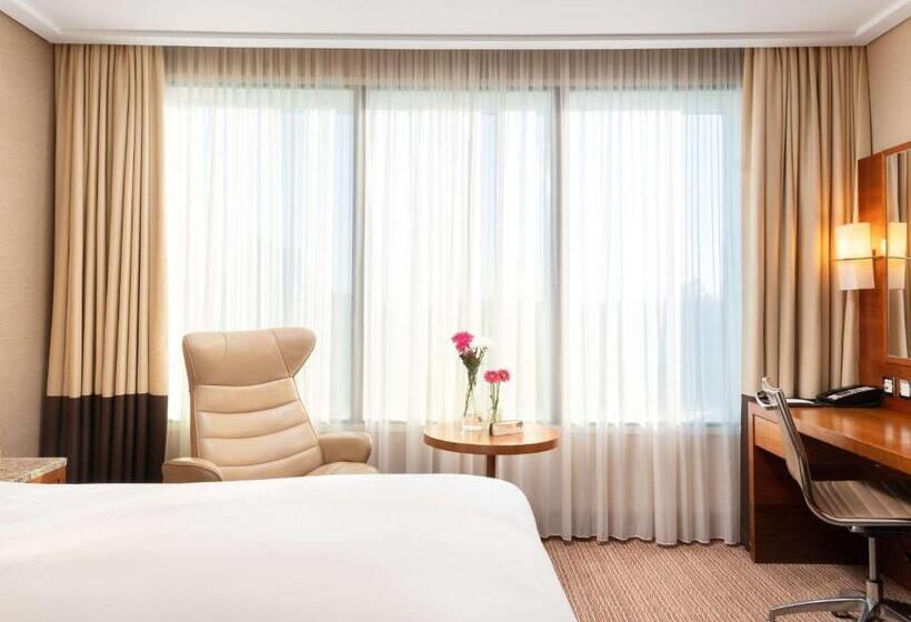 带双人床的经典房间, Sofitel London Heathrow