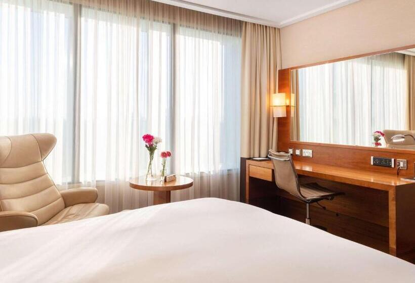 Номер Классика Двуспальная Кровать, Sofitel London Heathrow
