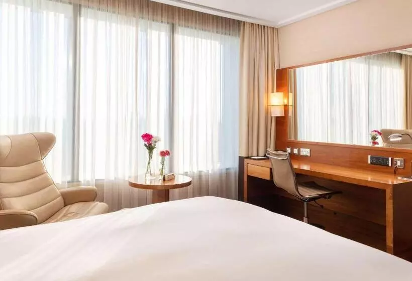 اتاق لوکس با تخت بزرگ, Sofitel London Heathrow