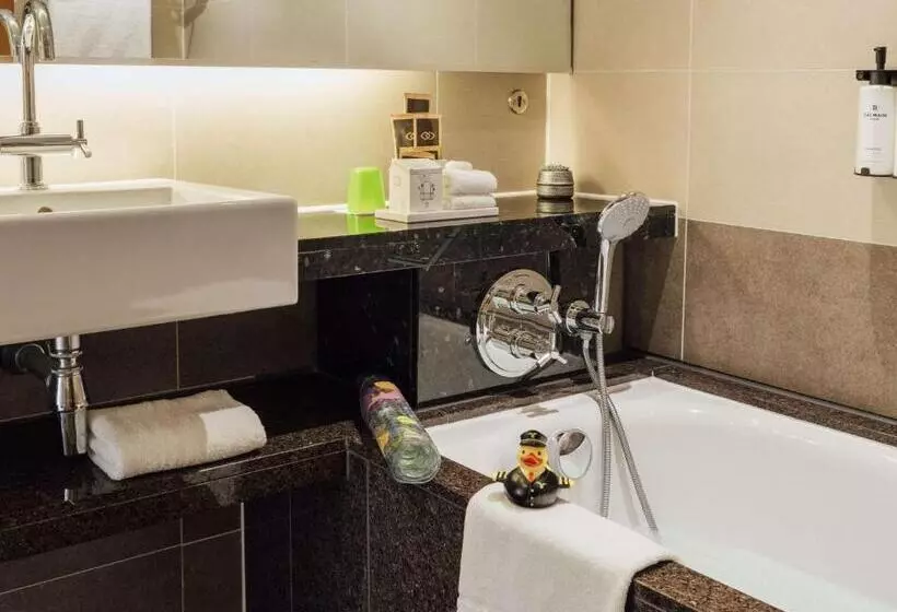 اتاق لوکس با تخت بزرگ, Sofitel London Heathrow