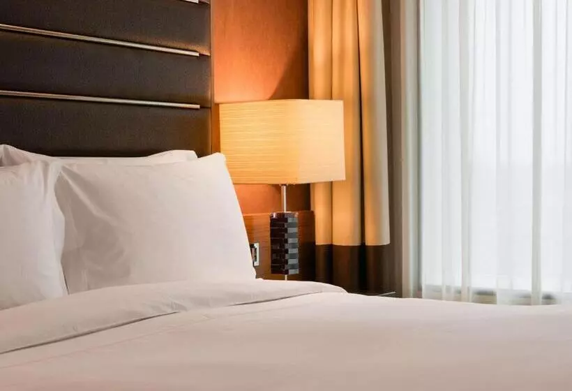 اتاق لوکس با تخت بزرگ, Sofitel London Heathrow