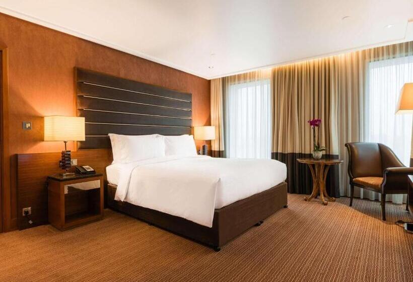 带大床的俱乐部房间, Sofitel London Heathrow