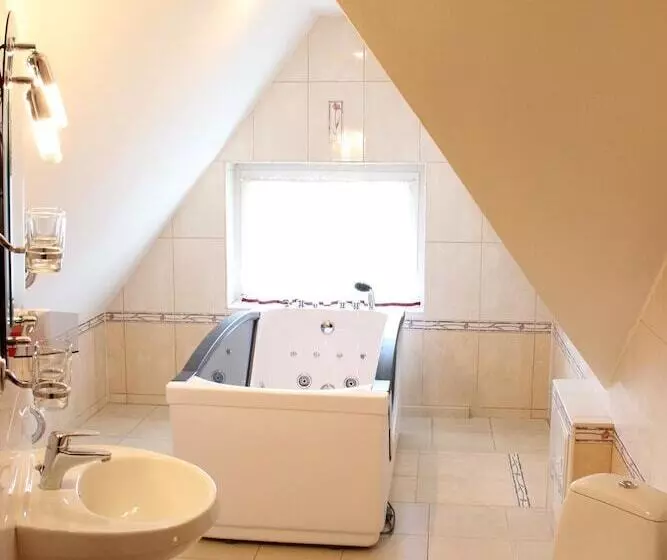 Chambre Familiale, Villa Severin