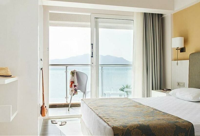 غرفة قياسية مطلّة علي البحر, Maris Beach