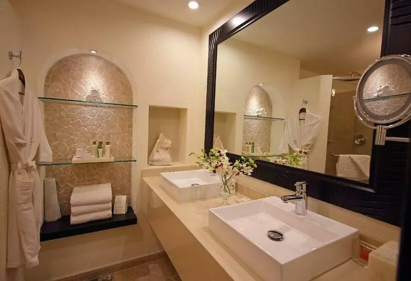 اتاق لوکس با تخت بزرگ, Dreams Playa Bonita All Inclusive