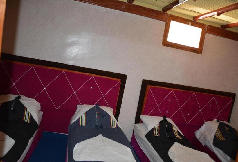 اتاق استاندارد چهار تخته, Riad Dar Tagine