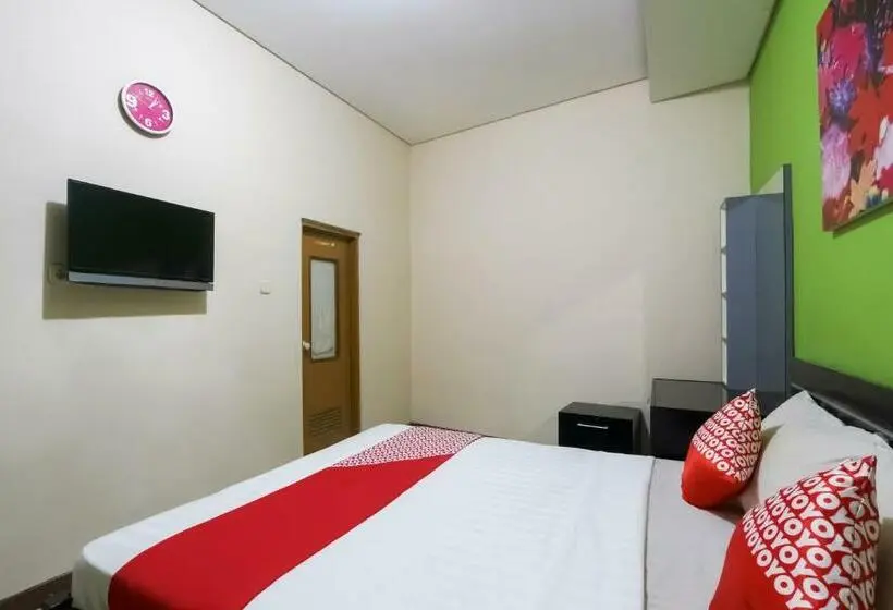 スタンダードルーム, D Waru Homestay Syariah Near Jl Slamet Riyadi Mitra Reddoorz