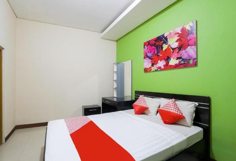 Номер Стандарт, D Waru Homestay Syariah Near Jl Slamet Riyadi Mitra Reddoorz