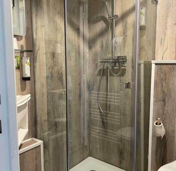 חדר סטנדרט נוף לים, Logis Hôtel  Restaurant Le Relais Guillaume De Normandy