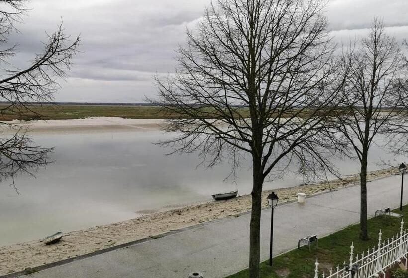 オーシャンビューのデラックストリプルルーム, Logis Hôtel  Restaurant Le Relais Guillaume De Normandy