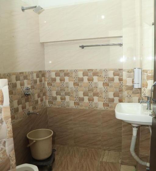 اتاق اجرایی سه نفره, Shubhshree