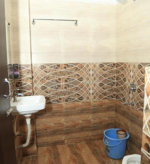 اتاق اجرایی سه نفره, Shubhshree