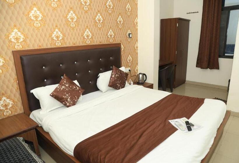 اتاق اجرایی سه نفره, Shubhshree