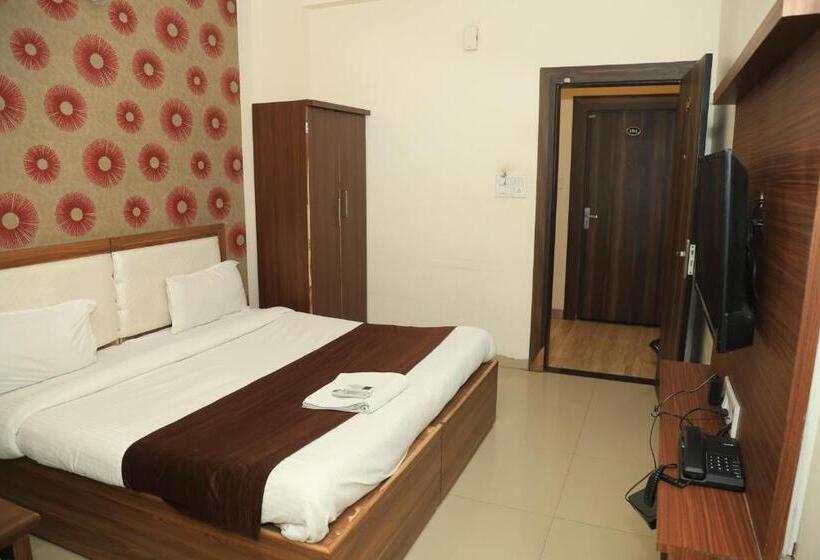 اتاق اجرایی سه نفره, Shubhshree