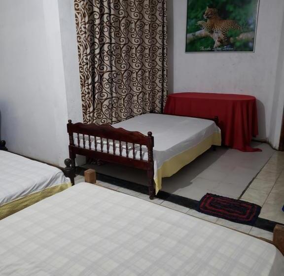 غرفة ديلوكس عائلية, Tharuka Rest Inn