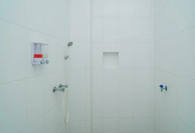 デラックスルーム, Urbanview Hotel Bubusini Batu By Reddoorz