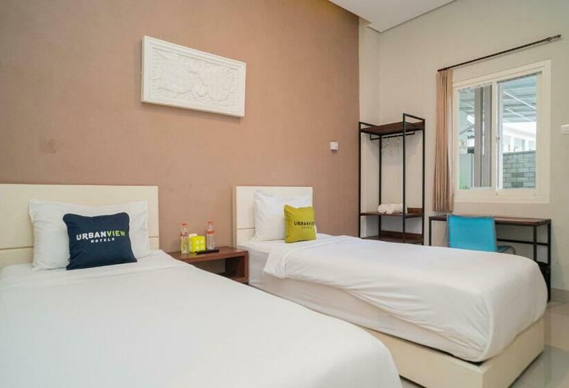 اتاق لوکس, Urbanview Hotel Bubusini Batu By Reddoorz