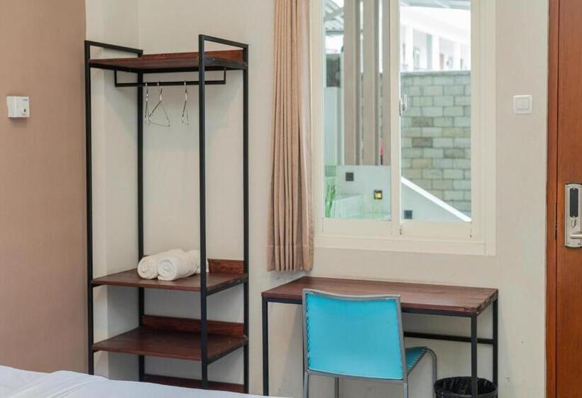 اتاق اکونومی, Urbanview Hotel Bubusini Batu By Reddoorz