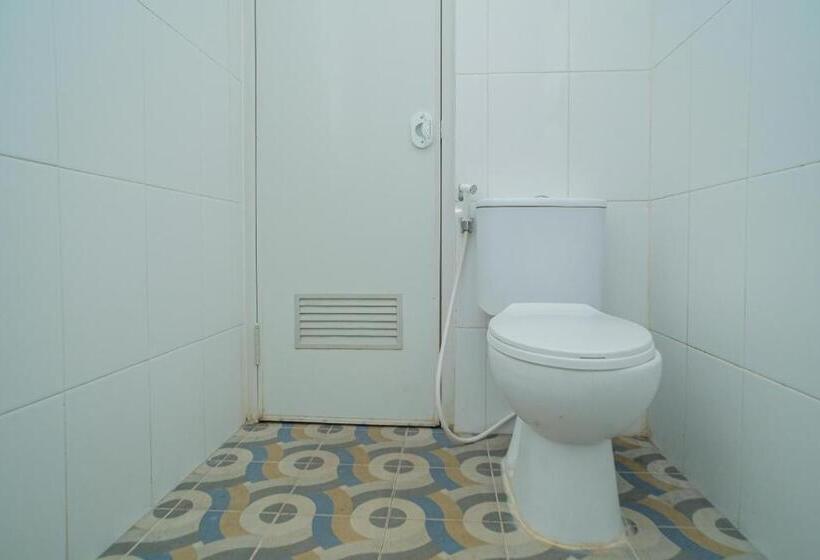 Cameră Economică, Urbanview Hotel Bubusini Batu By Reddoorz