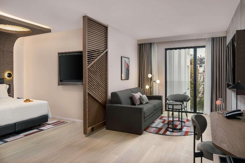 Junior Suite met Uitzicht, Canopy by Hilton Paris Eiffel Tower